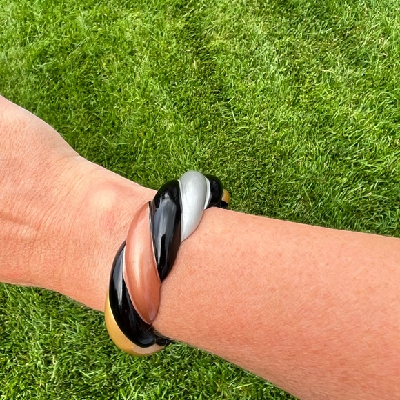 Vintage Acrylic Swirl Bangle Bracelet - Picture 6 of 12